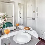 Latin Quarter & Pantheon - Cityapartmentstay Апартаменты *